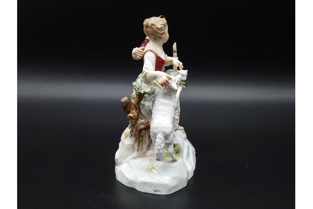 ドイツアンティーク　Meissen(マイセン)　羊飼いの男女と犬と羊(親子)を色鮮やかに表現したフィギュリン　(R-090976)
