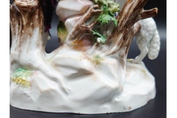 ドイツアンティーク　Meissen(マイセン)　羊飼いの男女と犬と羊(親子)を色鮮やかに表現したフィギュリン　(R-090976)