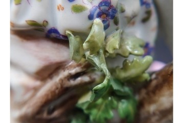 ドイツアンティーク　Meissen(マイセン)　羊飼いの男女と犬と羊(親子)を色鮮やかに表現したフィギュリン　(R-090976)