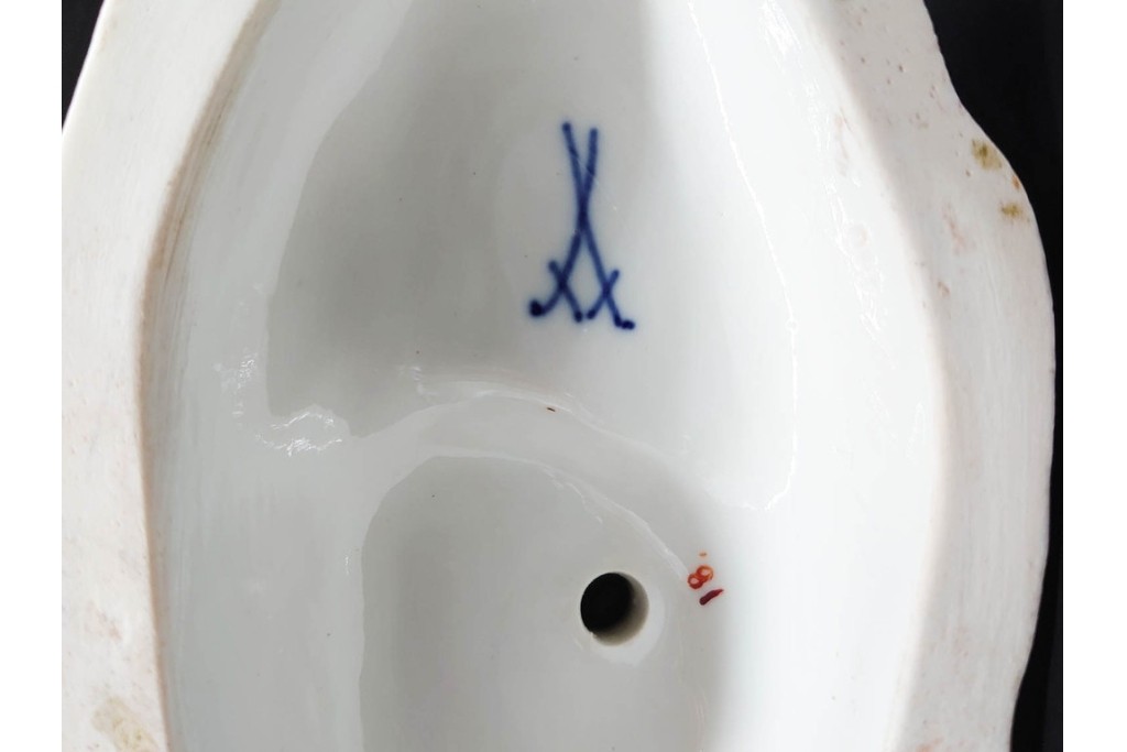 ドイツアンティーク　Meissen(マイセン)　羊飼いの男女と犬と羊(親子)を色鮮やかに表現したフィギュリン　(R-090976)