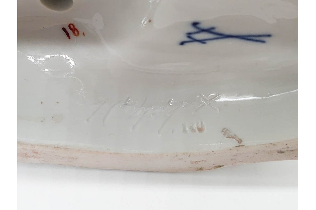 ドイツアンティーク　Meissen(マイセン)　羊飼いの男女と犬と羊(親子)を色鮮やかに表現したフィギュリン　(R-090976)