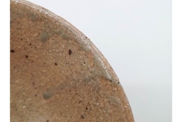 韓国人間文化財 池順鐸(チ・スンタク)　銘「山里」　素朴で温かみのある高麗茶碗　大徳寺 大橋香林の書付共箱付き　(R-090978)