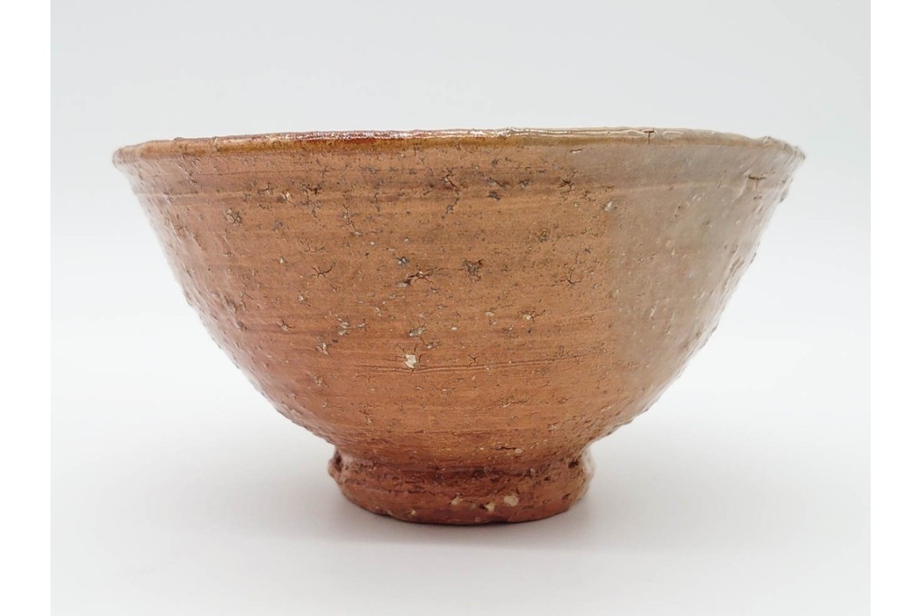 春湖窯　月波 李廷園作　片身替が味わい深い伊羅保茶碗　共箱付き　(R-090979)