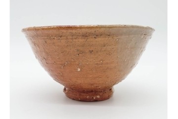 春湖窯　月波 李廷園作　片身替が味わい深い伊羅保茶碗　共箱付き　(R-090979)