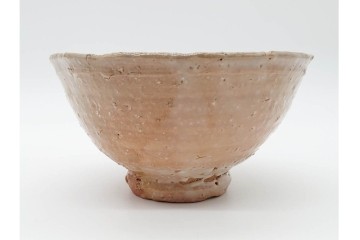 春湖窯　月波 李廷園作　片身替が味わい深い伊羅保茶碗　共箱付き　(R-090979)