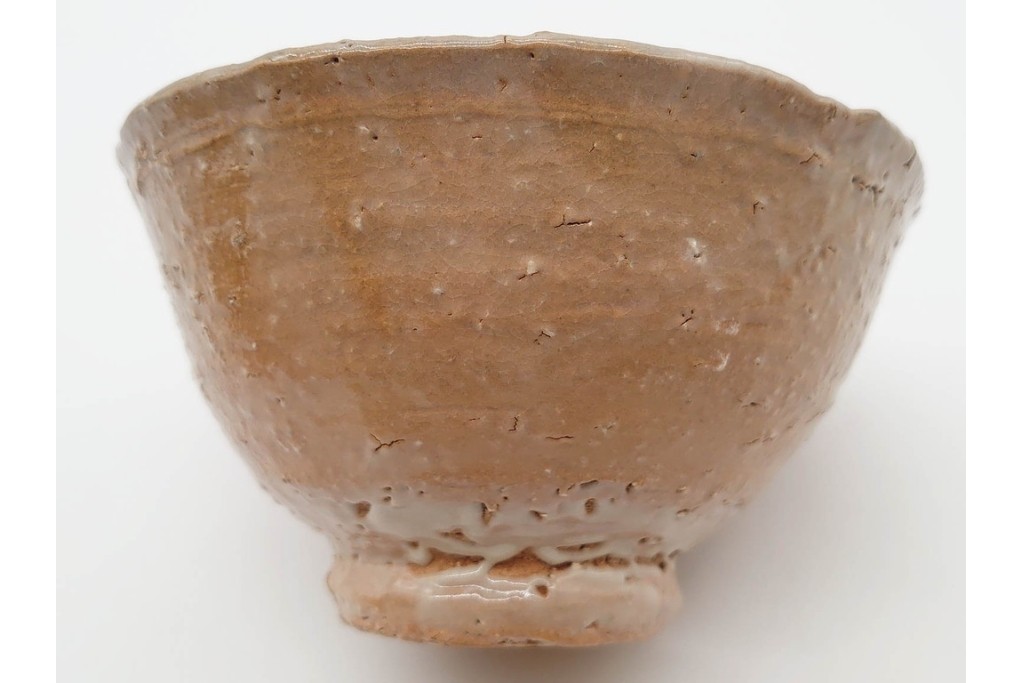 春湖窯　月波 李廷園作　片身替が味わい深い伊羅保茶碗　共箱付き　(R-090979)