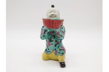 中国　古玩　清代・金代から元代　童子の粉彩磁器人形と磁州窯の宋赤絵人形　古雅な趣を感じる陶器製置物2点セット　(R-090980)