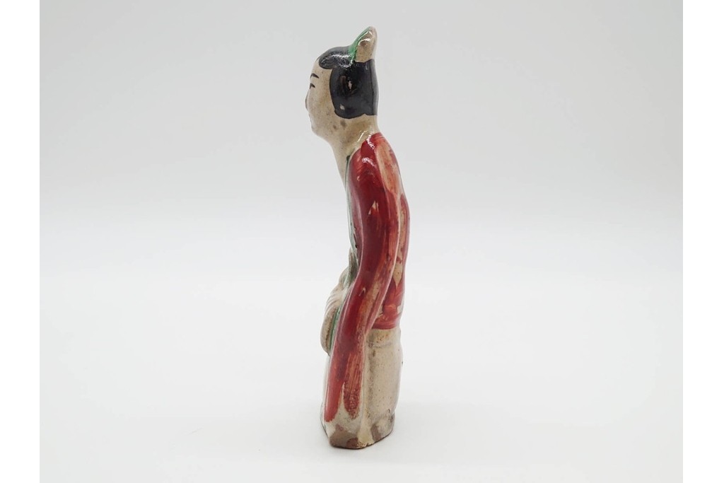 中国　古玩　清代・金代から元代　童子の粉彩磁器人形と磁州窯の宋赤絵人形　古雅な趣を感じる陶器製置物2点セット　(R-090980)