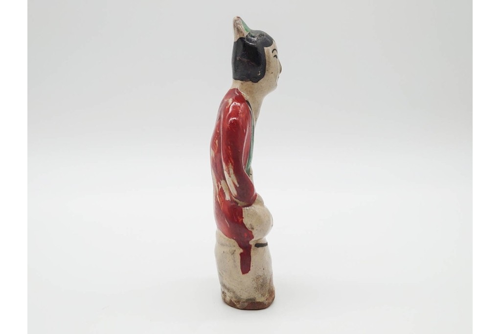 中国　古玩　清代・金代から元代　童子の粉彩磁器人形と磁州窯の宋赤絵人形　古雅な趣を感じる陶器製置物2点セット　(R-090980)