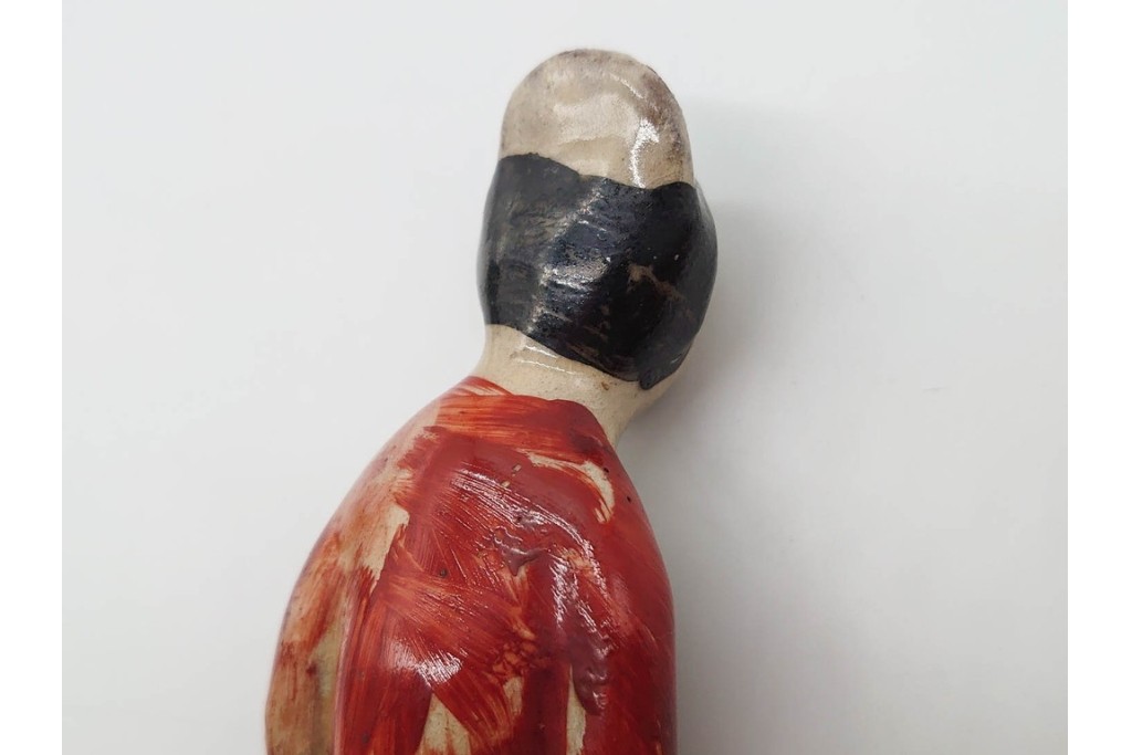 中国　古玩　清代・金代から元代　童子の粉彩磁器人形と磁州窯の宋赤絵人形　古雅な趣を感じる陶器製置物2点セット　(R-090980)