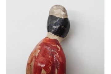 中国　古玩　清代・金代から元代　童子の粉彩磁器人形と磁州窯の宋赤絵人形　古雅な趣を感じる陶器製置物2点セット　(R-090980)