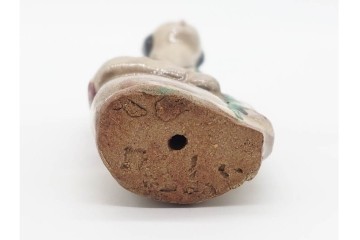 中国　古玩　清代・金代から元代　童子の粉彩磁器人形と磁州窯の宋赤絵人形　古雅な趣を感じる陶器製置物2点セット　(R-090980)