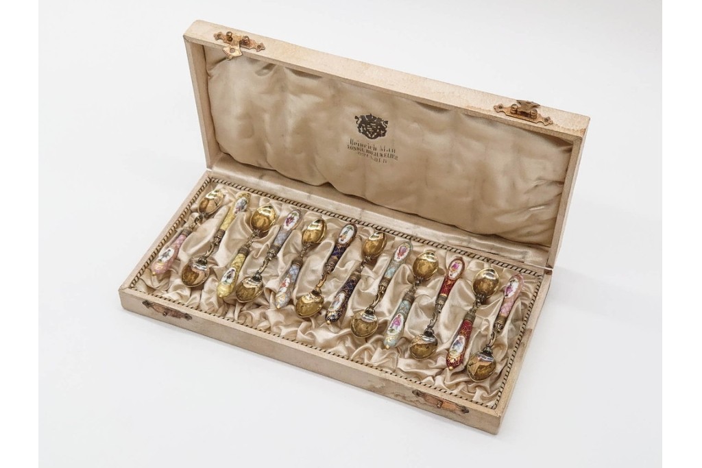ドイツアンティーク　ドレスデン　Heinrich Mau(ハインリッヒ・マウ)　シルバー800　華やかな磁器ハンドルのスプーン12本セット　共箱付き　(R-090983)