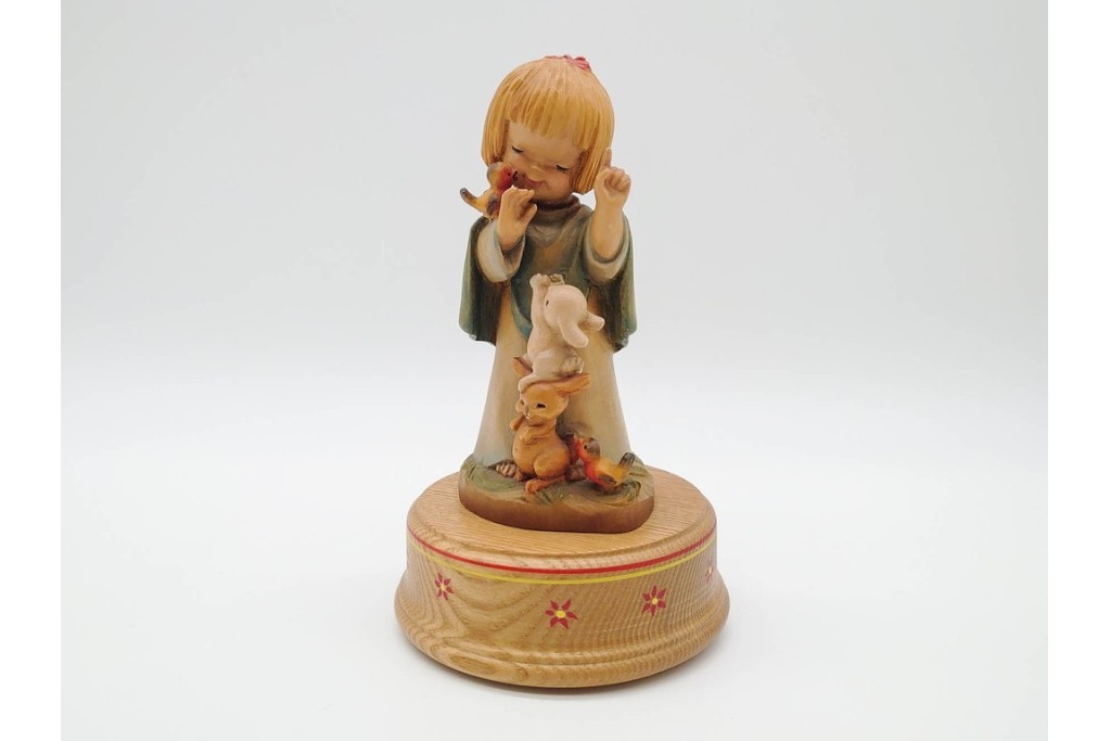 イタリア　ANRI(アンリ)　REUGE(リュージュ)製ムーブメント　「Talk to the Animals」　少女と動物が愛らしい木彫りのオルゴール　(R-090984)