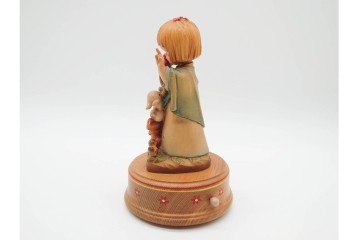 イタリア　ANRI(アンリ)　REUGE(リュージュ)製ムーブメント　「Talk to the Animals」　少女と動物が愛らしい木彫りのオルゴール　(R-090984)