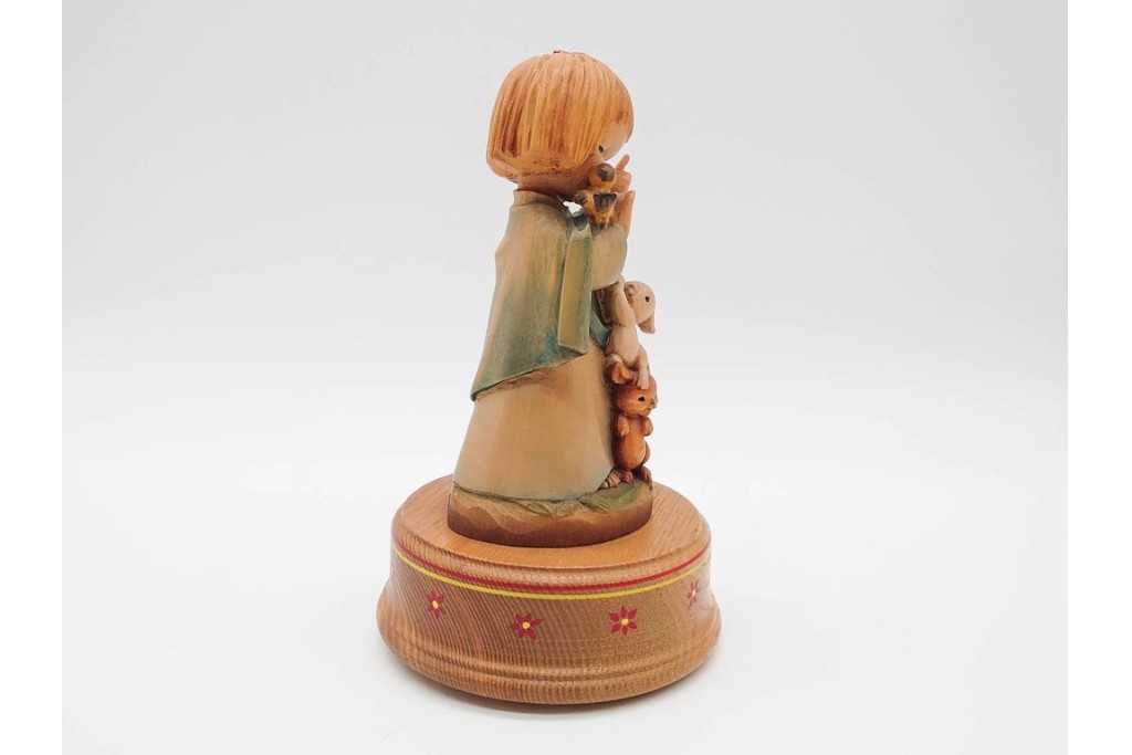 イタリア　ANRI(アンリ)　REUGE(リュージュ)製ムーブメント　「Talk to the Animals」　少女と動物が愛らしい木彫りのオルゴール　(R-090984)