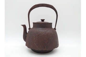 戦前　当時物　 山形鋳物の老舗 保寿堂　馬図が印象的な鉄瓶　(R-090985)