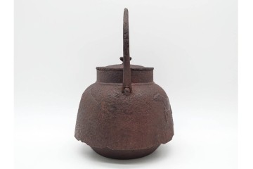 戦前　当時物　 山形鋳物の老舗 保寿堂　馬図が印象的な鉄瓶　(R-090985)