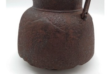 戦前　当時物　 山形鋳物の老舗 保寿堂　馬図が印象的な鉄瓶　(R-090985)