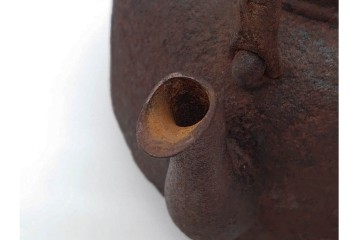 戦前　当時物　 山形鋳物の老舗 保寿堂　馬図が印象的な鉄瓶　(R-090985)