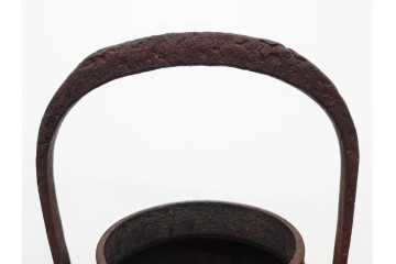戦前　当時物　 山形鋳物の老舗 保寿堂　馬図が印象的な鉄瓶　(R-090985)