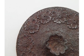 戦前　当時物　南部盛岡　釜師 熊谷善平造 　桜尽くしの意匠が上品な鉄瓶　(R-090986)