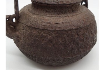 戦前　当時物　獣口と饕餮紋が目を引く鉄瓶　※水漏れあり　(R-090987)