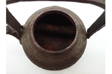 戦前　当時物　獣口と饕餮紋が目を引く鉄瓶　※水漏れあり　(R-090987)