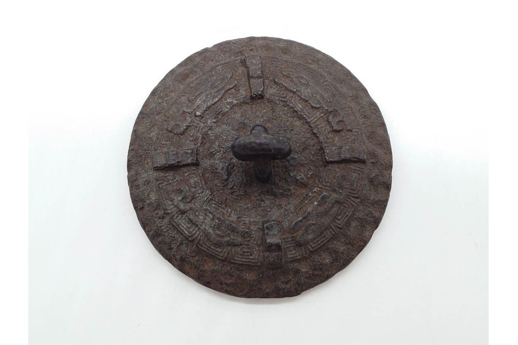 戦前　当時物　獣口と饕餮紋が目を引く鉄瓶　※水漏れあり　(R-090987)