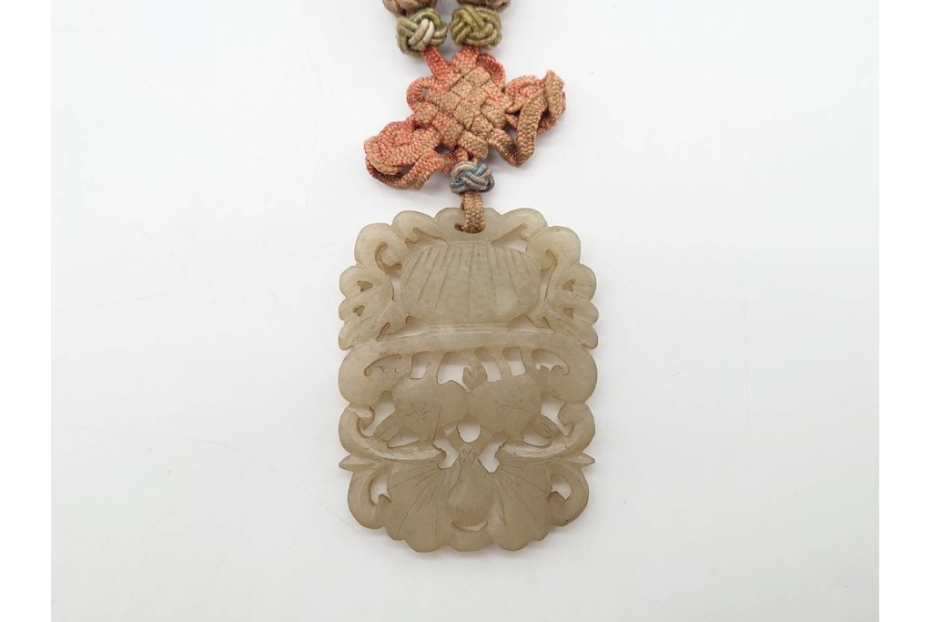 中国　古玩　花や龍といった繊細な彫刻が施された玉佩など古玉7点セット　(R-090995)