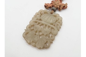 中国　古玩　花や龍といった繊細な彫刻が施された玉佩など古玉7点セット　(R-090995)
