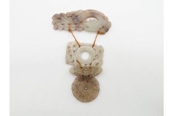中国　古玩　花や龍といった繊細な彫刻が施された玉佩など古玉7点セット　(R-090995)