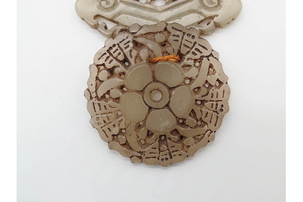 中国　古玩　花や龍といった繊細な彫刻が施された玉佩など古玉7点セット　(R-090995)
