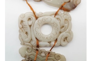 中国　古玩　花や龍といった繊細な彫刻が施された玉佩など古玉7点セット　(R-090995)
