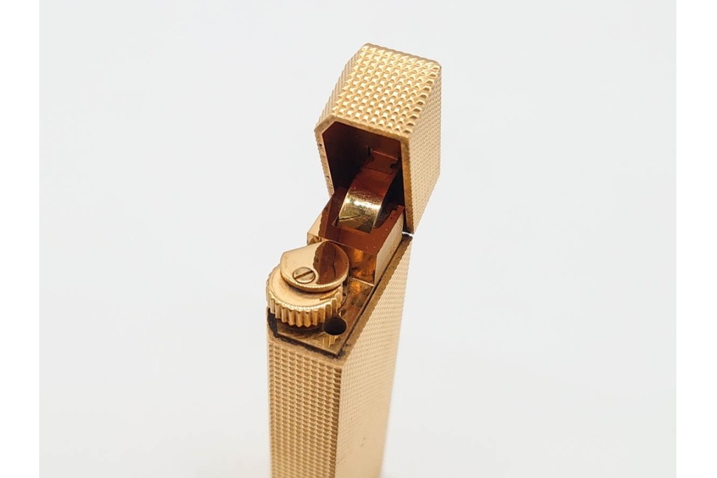 Cartier(カルティエ) 1点・dunhill(ダンヒル) 2点　ゴールドとシルバーの上品なガスライター3点セット　うち2点外箱付き　(R-090996)