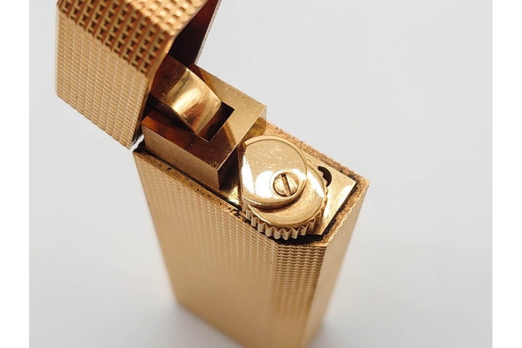 Cartier(カルティエ) 1点・dunhill(ダンヒル) 2点　ゴールドとシルバーの上品なガスライター3点セット　うち2点外箱付き　(R-090996)