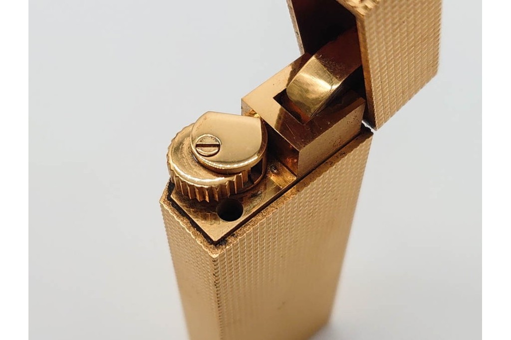 Cartier(カルティエ) 1点・dunhill(ダンヒル) 2点　ゴールドとシルバーの上品なガスライター3点セット　うち2点外箱付き　(R-090996)
