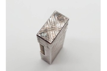Cartier(カルティエ) 1点・dunhill(ダンヒル) 2点　ゴールドとシルバーの上品なガスライター3点セット　うち2点外箱付き　(R-090996)