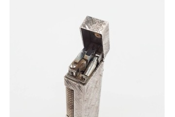 Cartier(カルティエ) 1点・dunhill(ダンヒル) 2点　ゴールドとシルバーの上品なガスライター3点セット　うち2点外箱付き　(R-090996)