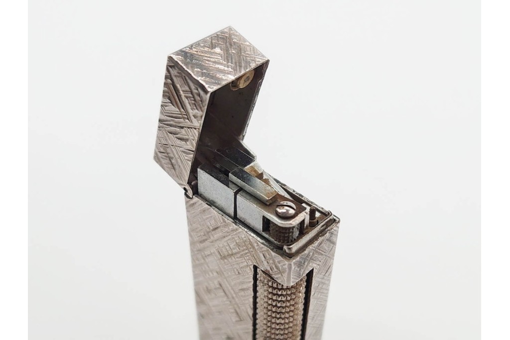 Cartier(カルティエ) 1点・dunhill(ダンヒル) 2点　ゴールドとシルバーの上品なガスライター3点セット　うち2点外箱付き　(R-090996)