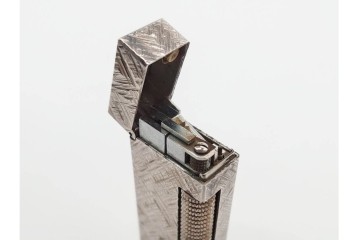 Cartier(カルティエ) 1点・dunhill(ダンヒル) 2点　ゴールドとシルバーの上品なガスライター3点セット　うち2点外箱付き　(R-090996)