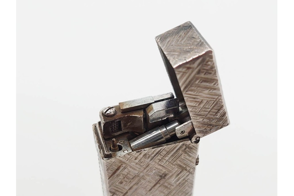 Cartier(カルティエ) 1点・dunhill(ダンヒル) 2点　ゴールドとシルバーの上品なガスライター3点セット　うち2点外箱付き　(R-090996)