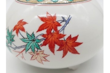 人間国宝　十四代 酒井田柿右衛門　本人作　濁手　紅葉文が美しい香炉　共箱付き　(R-090998)