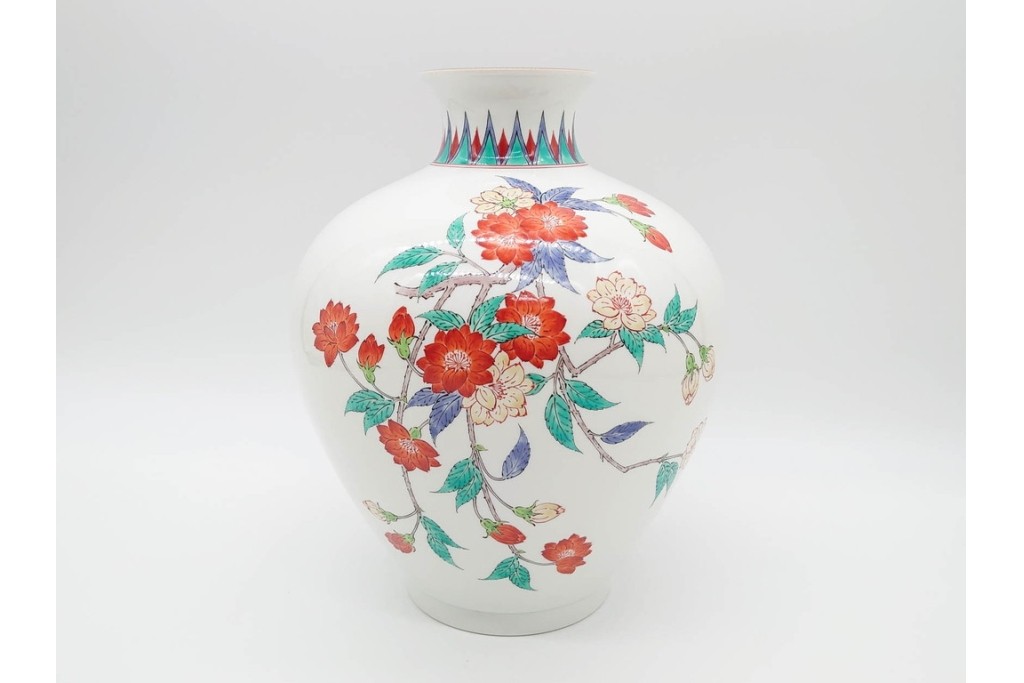 人間国宝　十四代 酒井田柿右衛門　本人作　濁手　高さ約26cm　上品な枝垂桜文の花瓶　共箱付き　(R-090999)