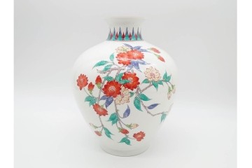 人間国宝　十四代 酒井田柿右衛門　本人作　濁手　高さ約26cm　上品な枝垂桜文の花瓶　共箱付き　(R-090999)