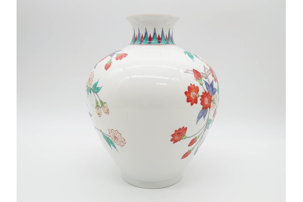 人間国宝　十四代 酒井田柿右衛門　本人作　濁手　高さ約26cm　上品な枝垂桜文の花瓶　共箱付き　(R-090999)