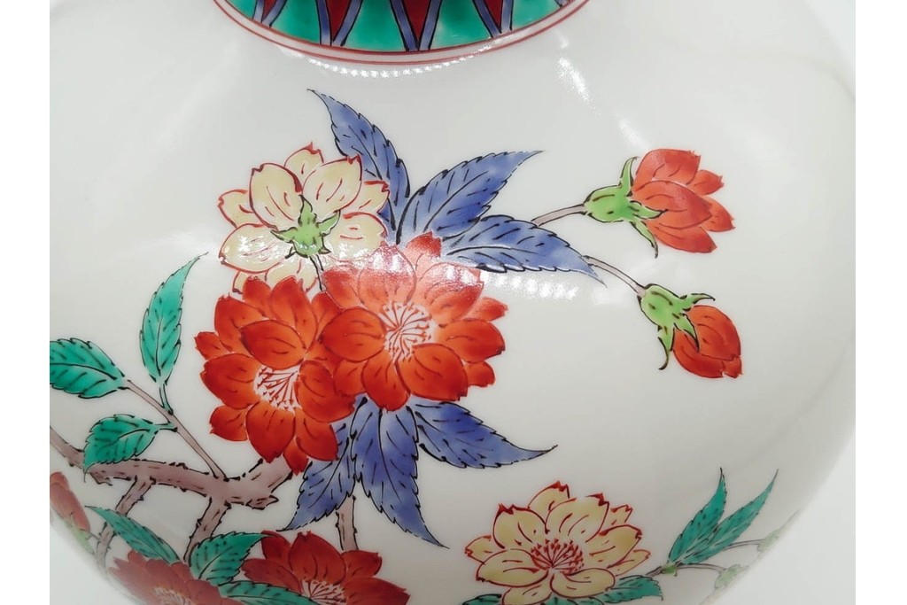 人間国宝　十四代 酒井田柿右衛門　本人作　濁手　高さ約26cm　上品な枝垂桜文の花瓶　共箱付き　(R-090999)