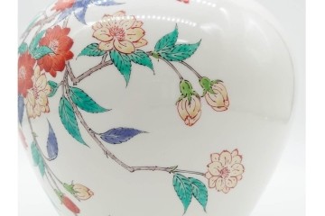 人間国宝　十四代 酒井田柿右衛門　本人作　濁手　高さ約26cm　上品な枝垂桜文の花瓶　共箱付き　(R-090999)