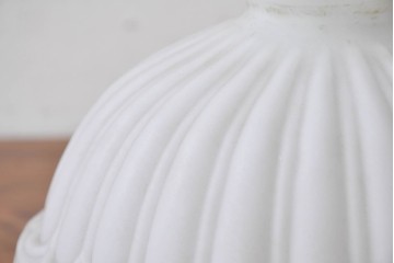 《引っ掛けシーリング式ペンダントライト加工費込み》　和製アンティーク　明治から大正期　陽刻　エンボス加工を施した丸みのあるフォルムがかわいらしいペンダントライト　(R-091001)