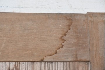 アンティーク建具　明治から大正期　杉材　縦板の木目を活かした重厚な佇まいの蔵戸1枚　(R-091006)